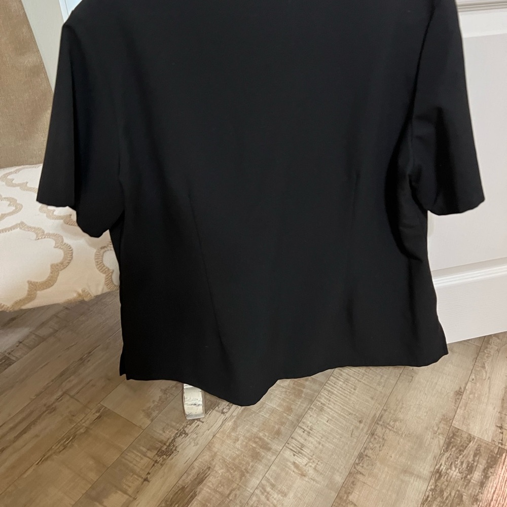 Black Lauderdale L scrub set.
